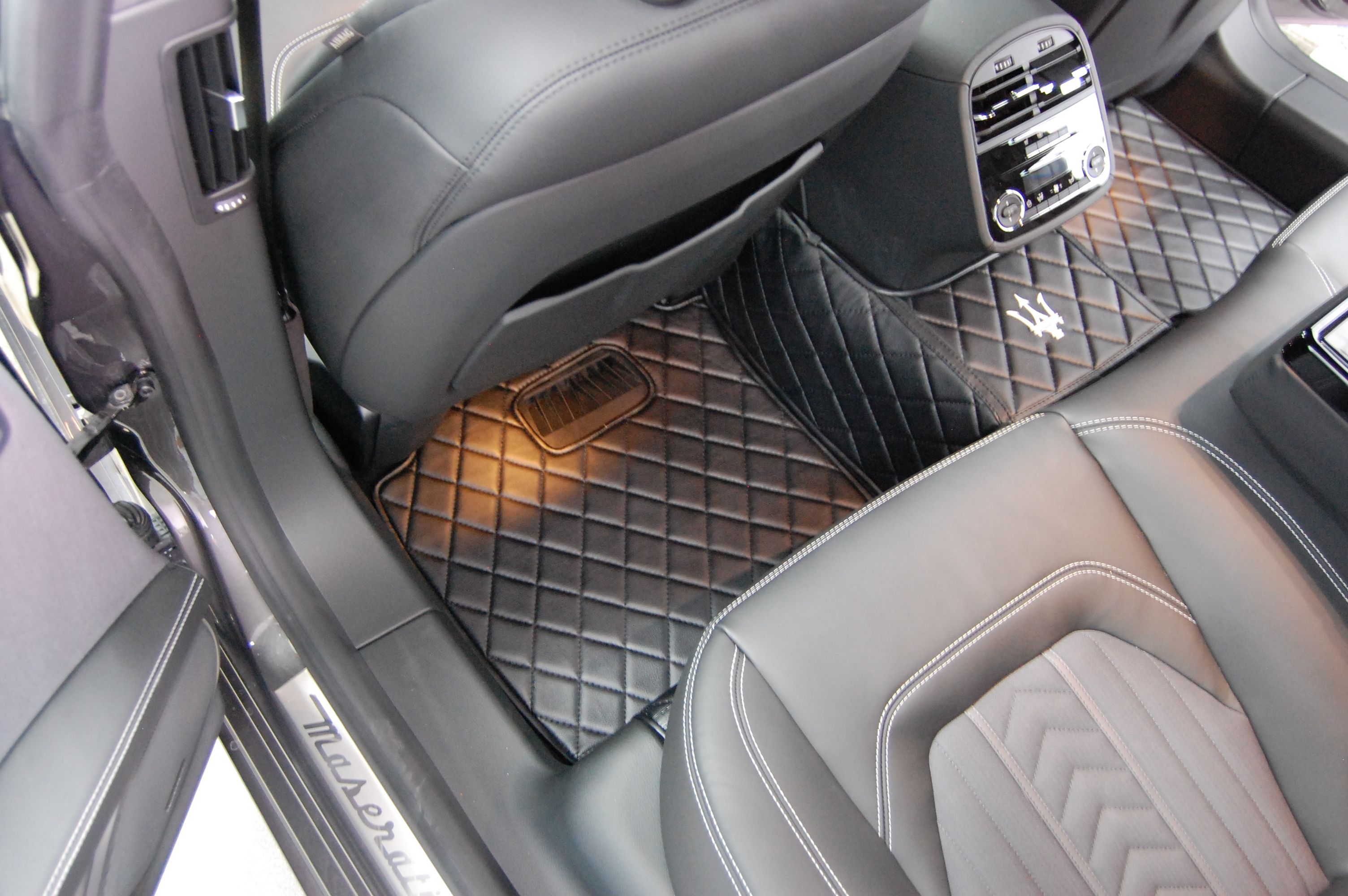 3D коврики из экокожи для Maserati Quattroporte 3D коврики из экокожи для Maserati Quattroporte